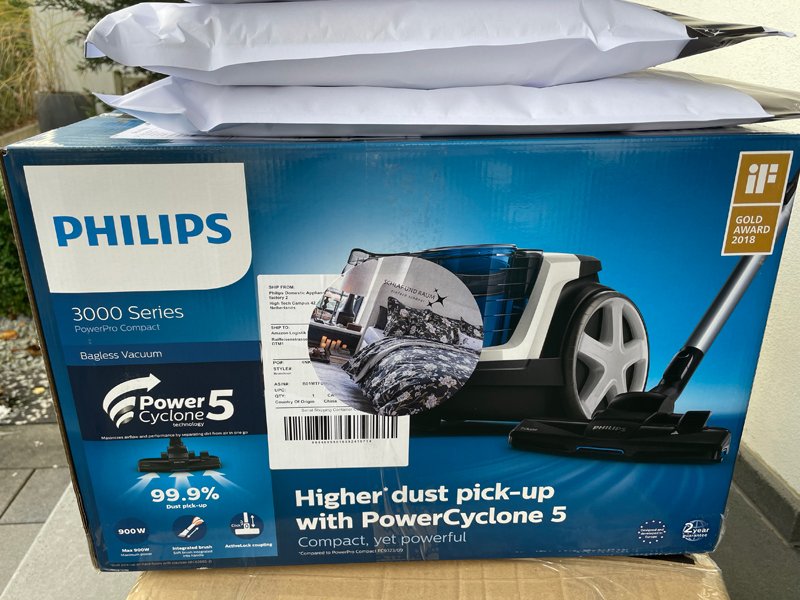 Blaue Verpackung für Philips Staubsauger
