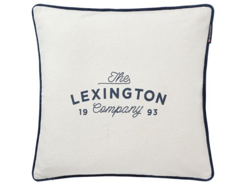 Weiße Kissenhülle mit aufgedrucktem Lexington Schriftzug in Denim Blue